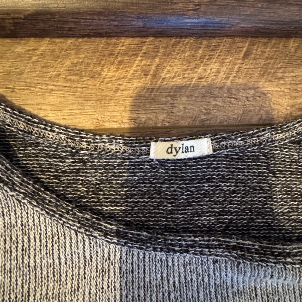 Peace Sweater - Large - Picture 3 of 3